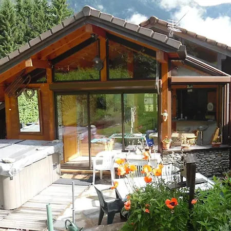 Domek alpejski Spacious With Garden